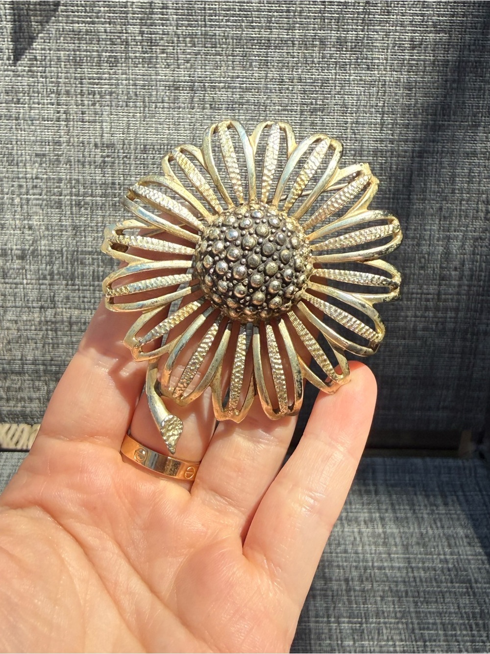 Set of 2 Sarah Coventry Large Flower Brooches - Picture 6 of 8